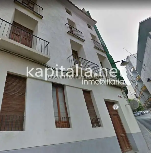 Edificio en Ontinyent para Reformar Cerca de la Universidad