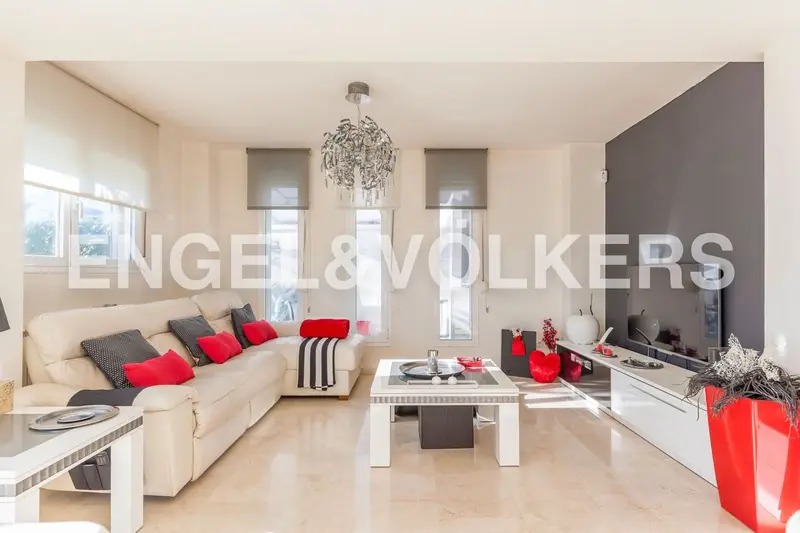 Chalet Moderno en Meco con Piscina y Jardin
