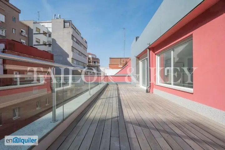 Dúplex en Alquiler Madrid Plaza Castilla 2 Dormitorios Terraza