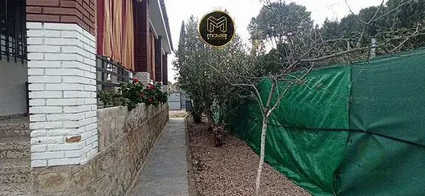 Chalet en Jaen con Piscina y Gran Jardin - 3 Dormitorios