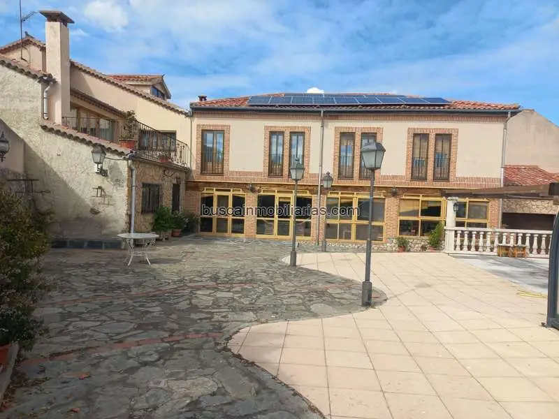 Chalet en venta Torrecaballeros: Gran chalet con piscina, barbacoa y garaje