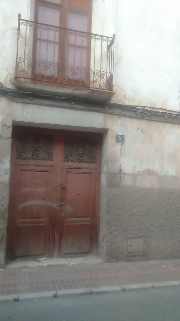 Casa en Monóvar para Reformar con Patio Grande