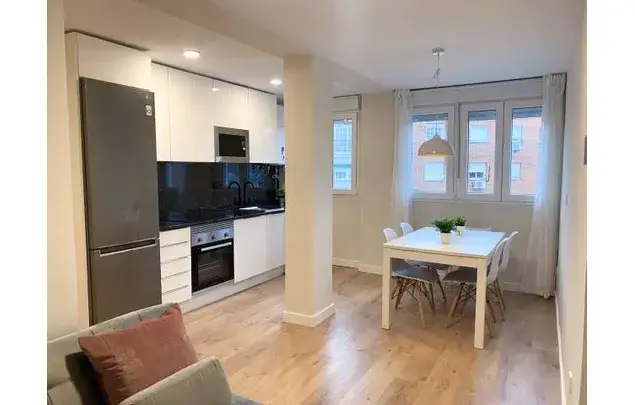 Rent 3 bedroom apartment of 62 m² in Madrid