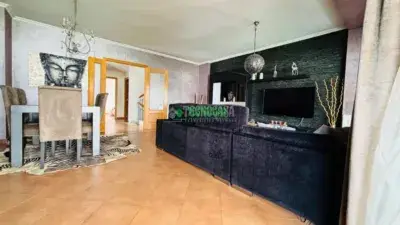 Chalet Pareado en Cubas de la Sagra con Piscina y Garaje