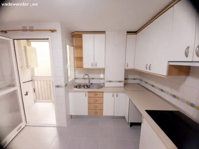 Piso sin amueblar 3 dormitorios 2 baños garaje opcional Los Sevillanos