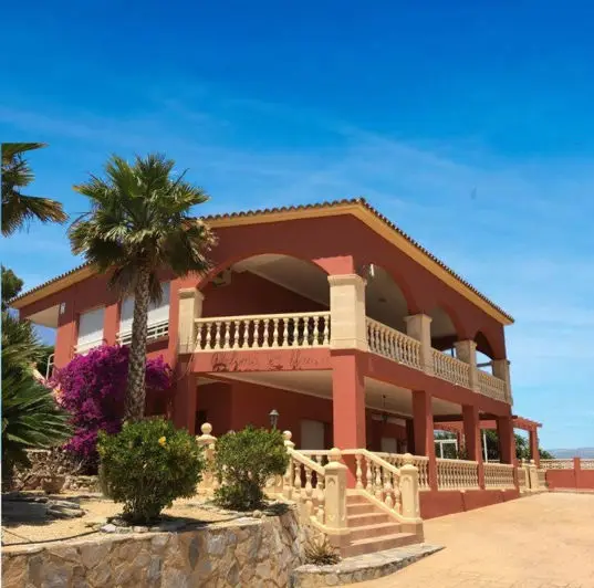 8 Bed Villa for sale