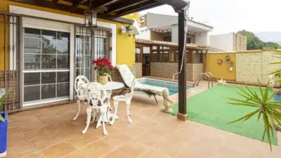 Chalet con Piscina en Zona Norte