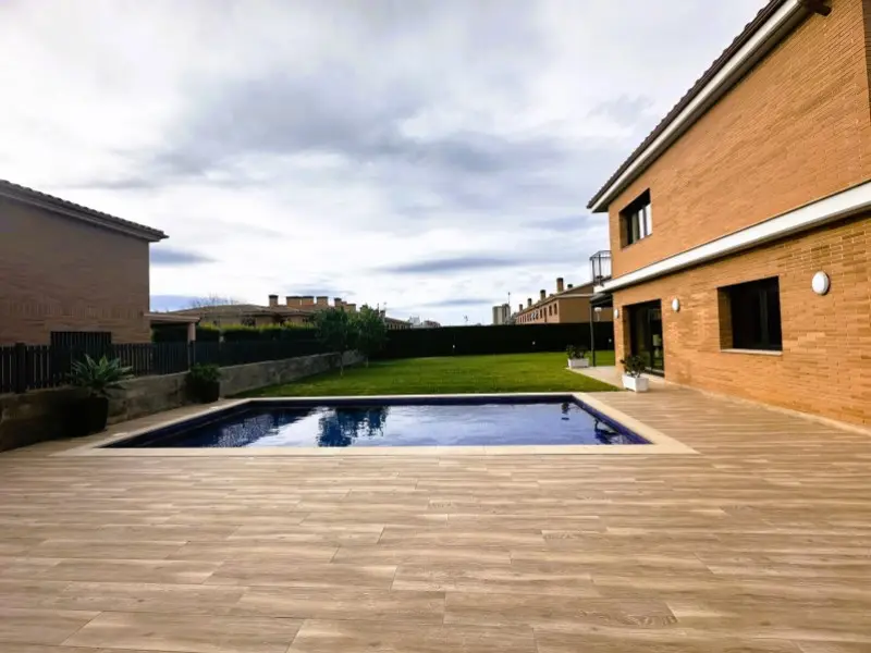 Casa en Venta en l Avella 5 Dormitorios Jardin Piscina
