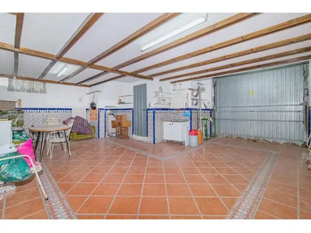 Casa en Venta en Granada con Piscina y 4 Dormitorios