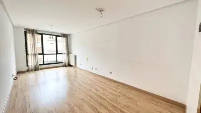Alquiler Piso Oviedo Zona HUCA Garaje Trastero 3 Dormitorios