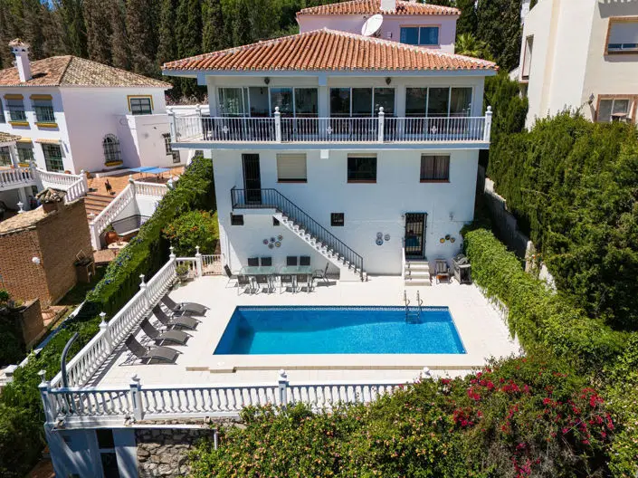 Villa 7 Dormitorios Mijas Costa Vistas al Mar Piscina Jardin