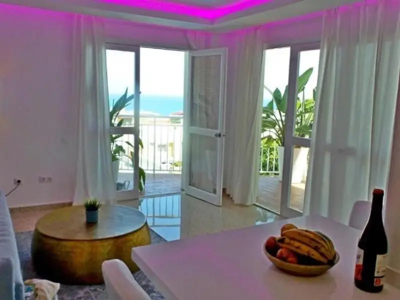 Apartamento con Piscina Privada en Torremolinos