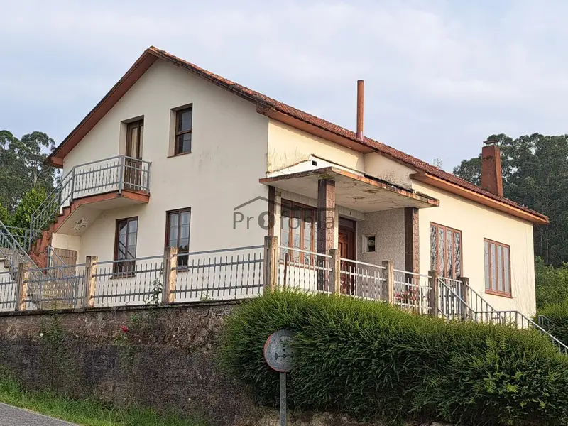 Venta de Casa con Parcela en Guiliade Betanzos