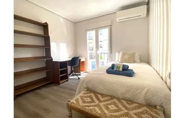 Alquiler de Habitaci	ón en Madrid - 200m2 - 6 Dormitorios