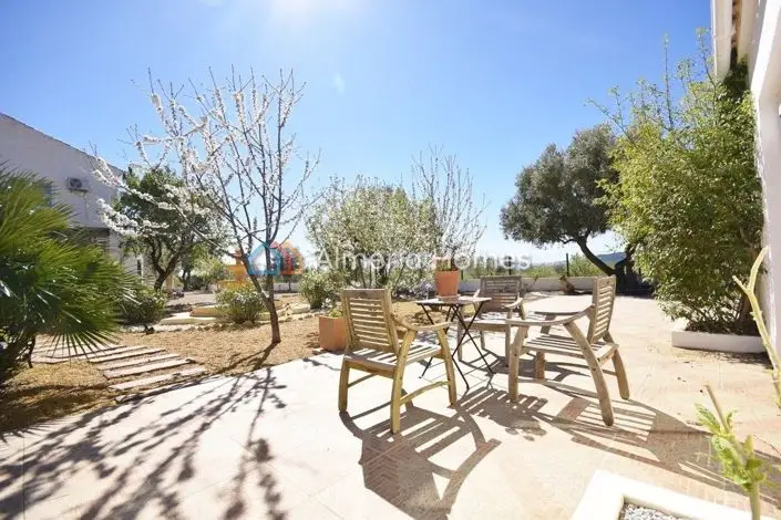 Villa 4 Dormitorios en Venta Oria Almeria