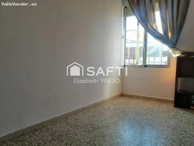 Piso en Venta Montijo 4 Dormitorios Terraza y Nave