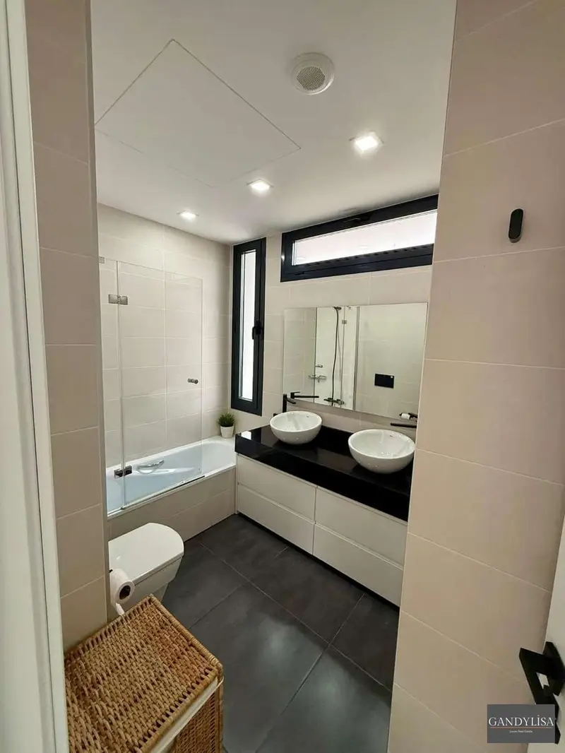 Pareado en Venta Madrid 3 Dormitorios 2 Baños Garaje Piscina Jardín