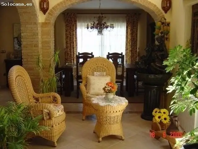 Chalet Independiente en Mutxamel con Piscina y Jardin