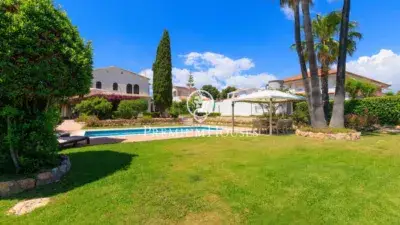 Casa en Alquiler en Residencial Cunit con Piscina