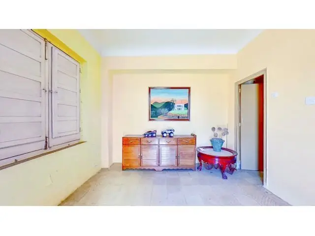 Casa y Local Comercial en Gran Terreno de 420m2 Granada