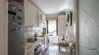 Piso en Venta en Liencres: Garaje Trastero Cerca de la Playa