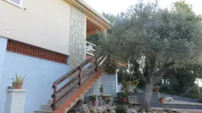 Casa en Alquiler en Costa Cunit: 3 Dormitorios, Jardín, Garaje