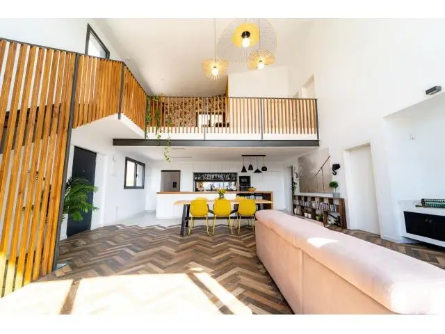 Chalet Torrelles de Llobregat Diseño Vanguardista Piscina