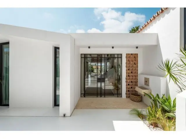 Villa de Lujo en Nueva Andalucía con Vistas al Golf
