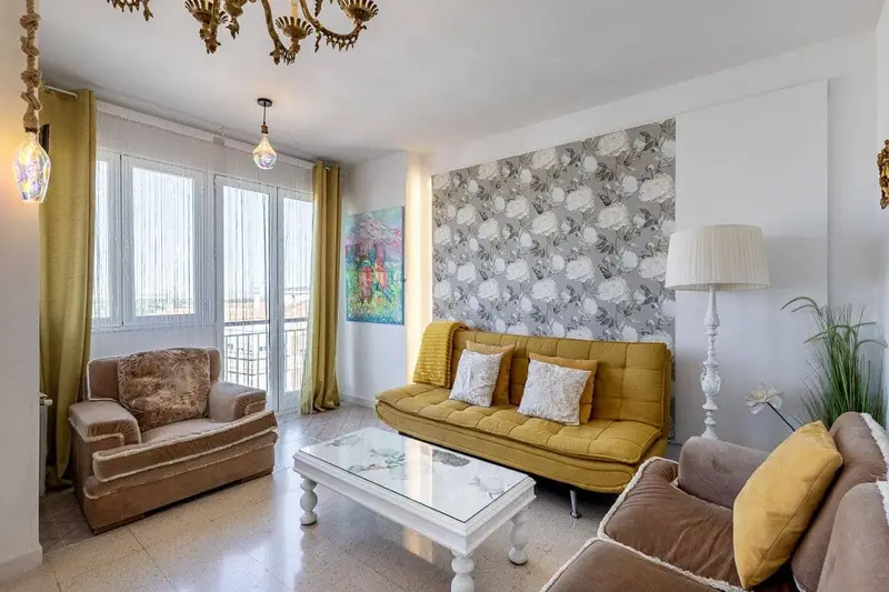 Piso Reformado con Terraza y Vistas en Granada Ideal Vivienda o Inversión