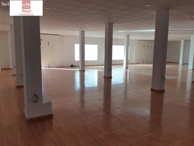 Alquiler Local Comercial Montijo 384m2 Zona Centro