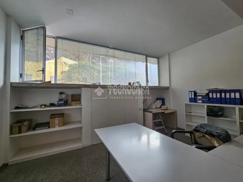 Oficina en Venta en Santa Cruz de Tenerife 186m2 2 Garajes Trastero