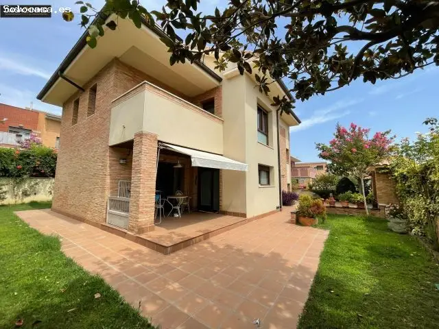 Chalet Seminuevo en Barbastro con 4 Habitaciones y Garaje Grande