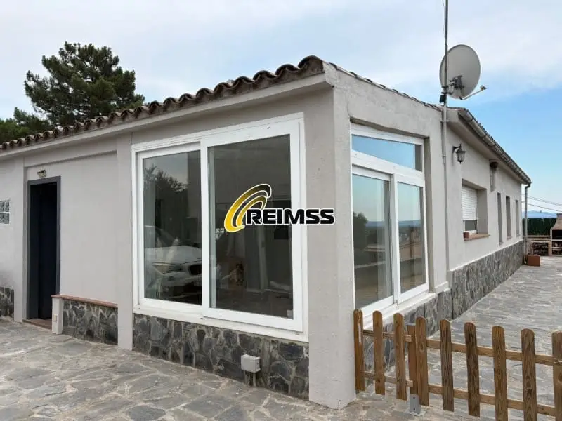 Chalet en Venta en Sils Girona con Vistas a la Montana