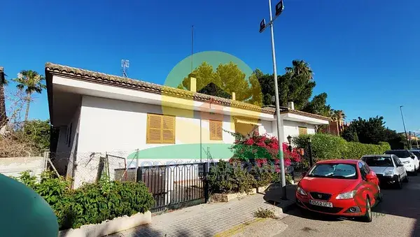 Villa en Alberic con Piscina y Sótano - Cerca de Valencia
