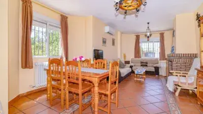Chalet Independiente en Venta 5 Dormitorios 2 Baños Piscina