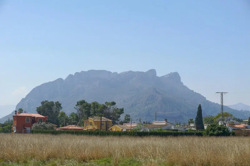 Parcela en Els Poblets cerca de Denia y la playa