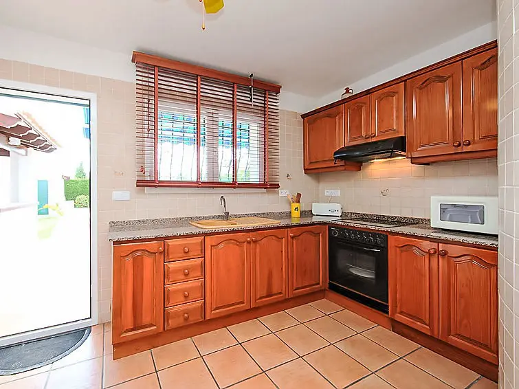 Casa-Villa de 3 Dormitorios alquiler Pegó, España
