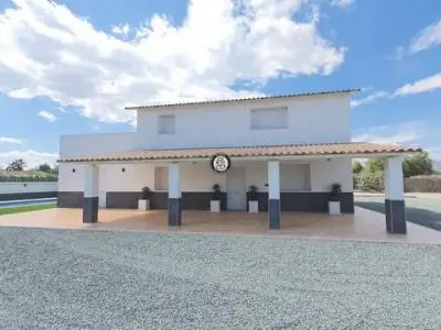 Vivienda Reformada con Piscina y Jardin en Lorca