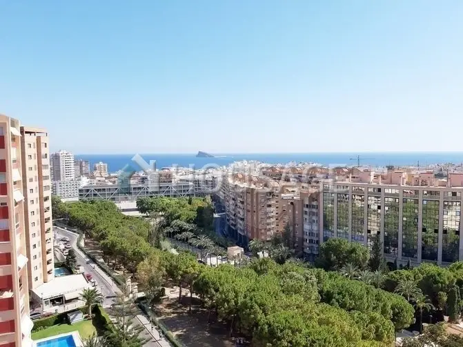 Piso en Benidorm con Vistas Espectaculares y Piscina