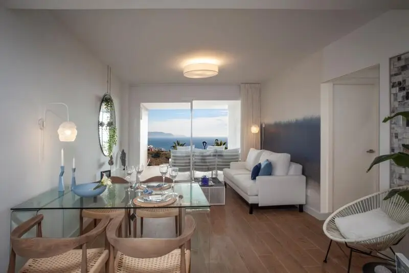 Apartamento en Torrox Costa con Vistas al Mar y Piscina