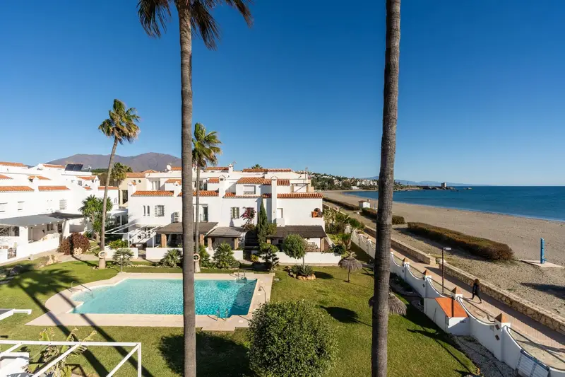 Casa en Primera Linea de Playa Casares Malaga
