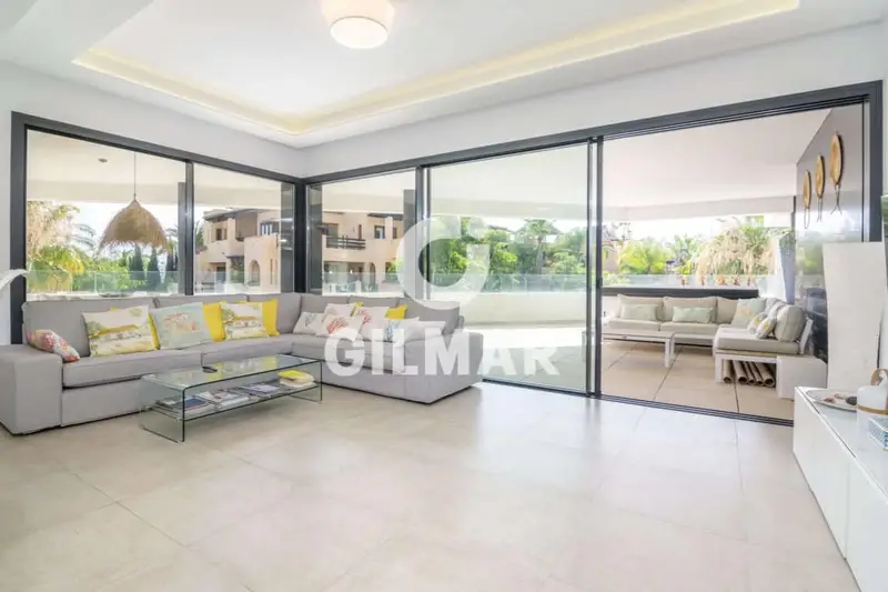 Apartamento Lujoso en Nueva Milla de Oro Estepona