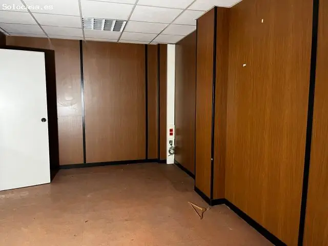 Alquiler Local Comercial con Almacén y Oficinas