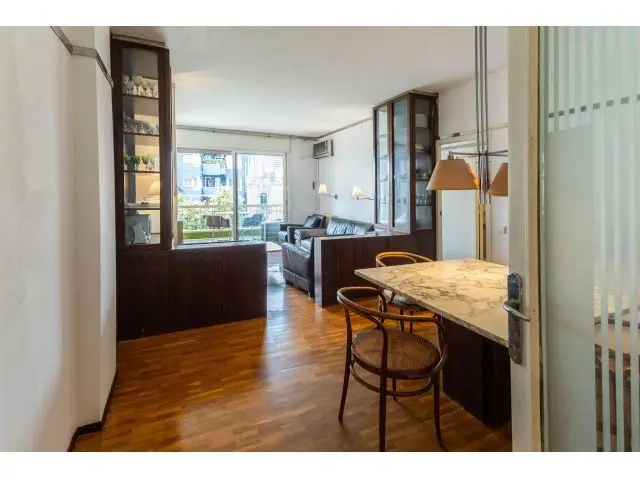 Excelente Piso Alto Exterior con Terraza y Vistas en Barcelona