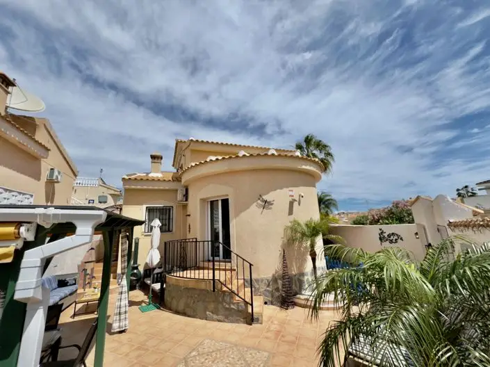 Villa 3 Dormitorios 3 Baños en Venta
