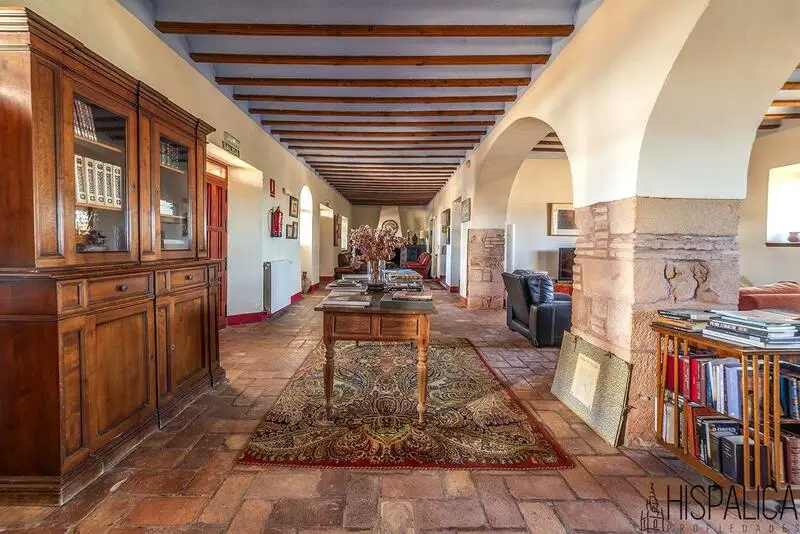 Molino Aceitero Restaurado con 10 Habitaciones en Montoro