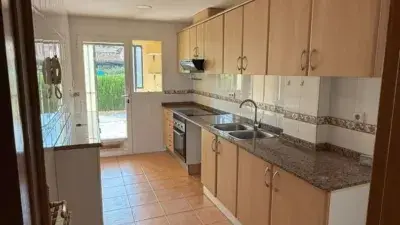 Casa en Foios con Piscina y Garaje Cerca de Valencia