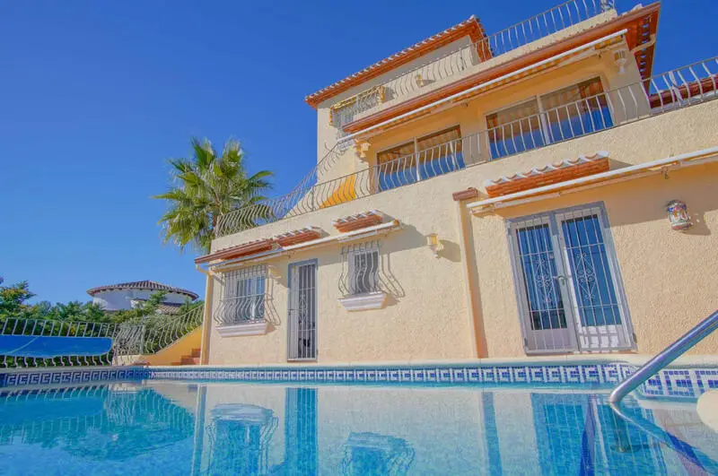 Villa de Lujo en Monte Pego con 5 Dormitorios y Vistas Panorámicas