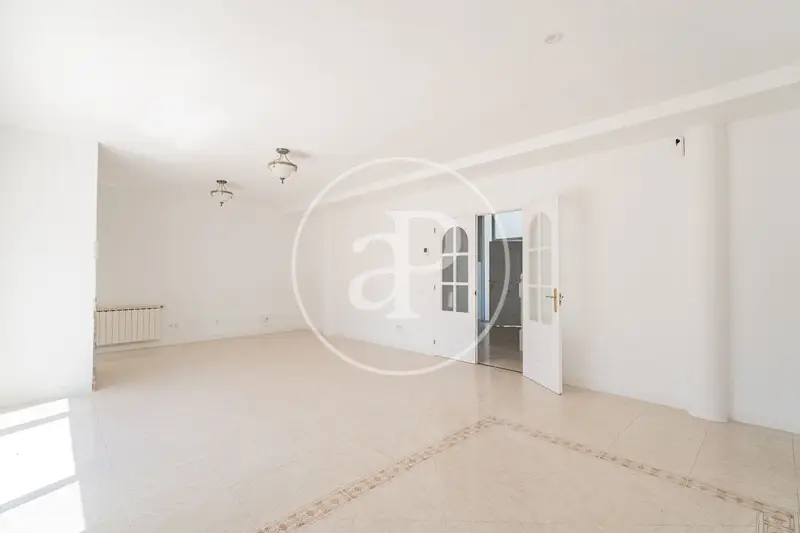 Chalet de Lujo en Torrelodones con Piscina y Amplio Jardin