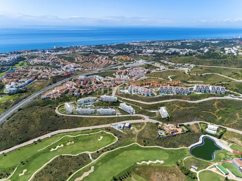 Apartamentos de Lujo en Mijas con Vistas al Mar y Golf